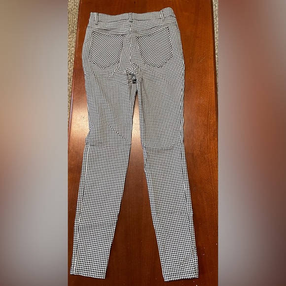 Forever 21 black and white pattern pants - Picture 3 of 3